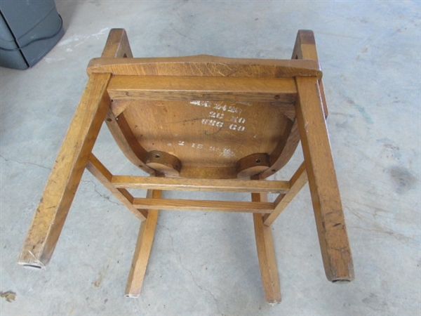 ANTIQUE OAK ARM CHAIR