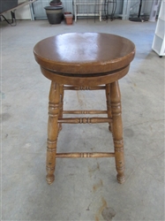 OAK BAR STOOL W/SWIVEL SEAT