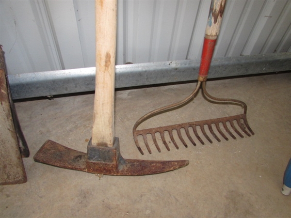 WHEELBARROW & YARD TOOLS