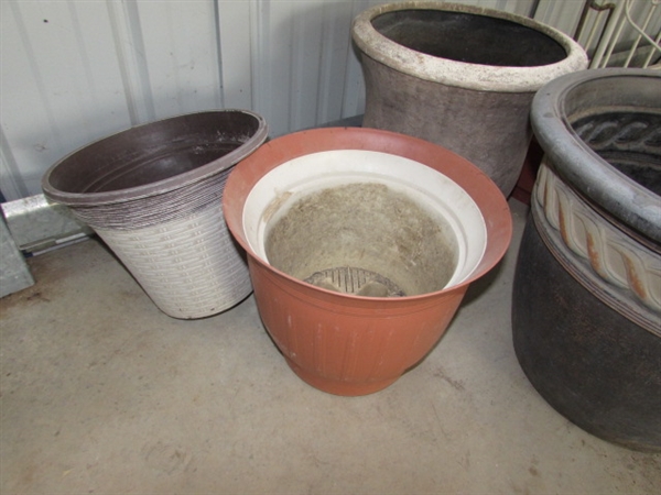 BAKERS RACK/GARDEN RACK WITH ASSORTED POTS, WATERING CANS & MORE