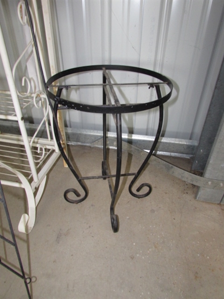 BAKERS RACK/GARDEN RACK WITH ASSORTED POTS, WATERING CANS & MORE