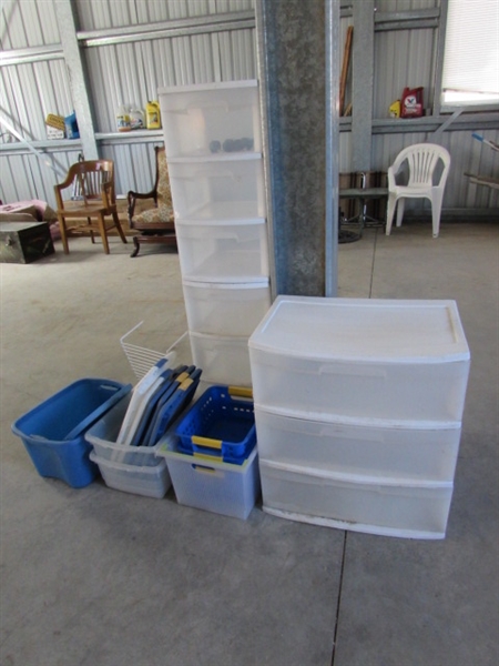 ASSORTED PLASTIC STORAGE DRAWERS & BINS