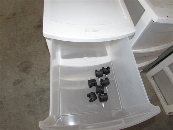 ASSORTED PLASTIC STORAGE DRAWERS & BINS