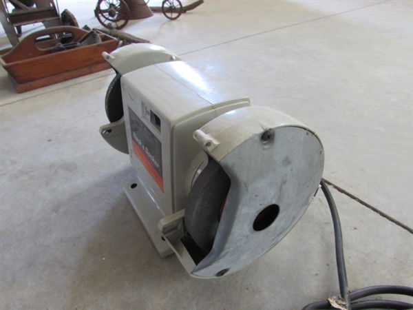 BLACK & DECKER BENCH GRINDER