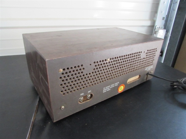 HALLICRAFTERS 4-BAND COMMUNICATIONS RECEIVER