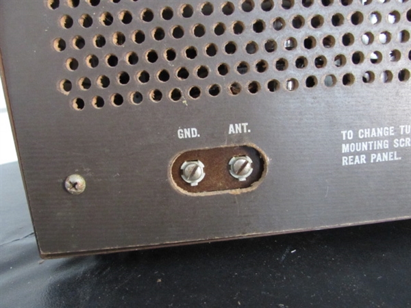 HALLICRAFTERS 4-BAND COMMUNICATIONS RECEIVER