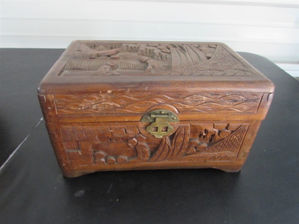 VINTAGE/ANTIQUE WOODEN SHELF & BOXES