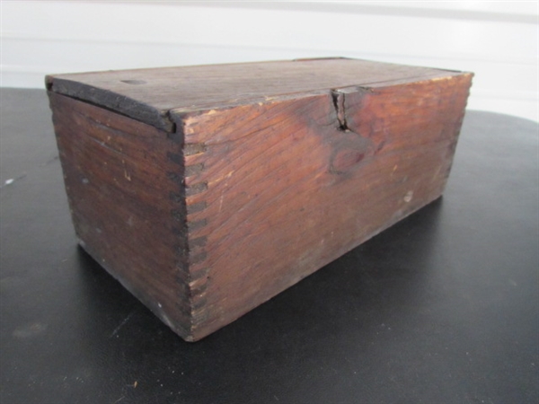 VINTAGE/ANTIQUE WOODEN SHELF & BOXES