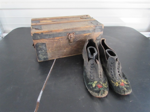 ANTIQUE LADIES/GIRLS SHOES WITH FORMS AND WOODEN BOX