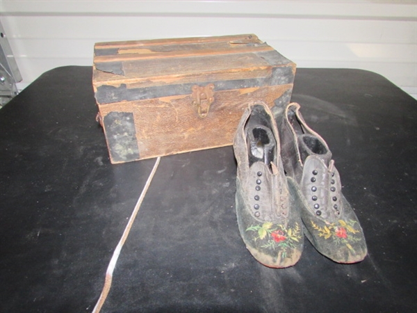 ANTIQUE LADIES/GIRLS SHOES WITH FORMS AND WOODEN BOX