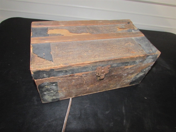 ANTIQUE LADIES/GIRLS SHOES WITH FORMS AND WOODEN BOX