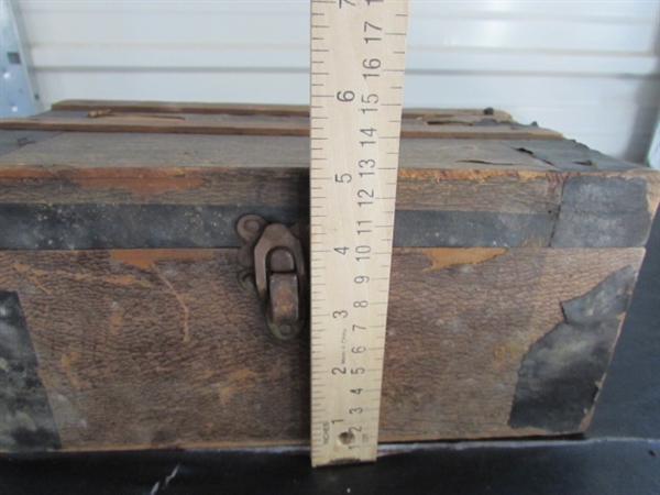 ANTIQUE LADIES/GIRLS SHOES WITH FORMS AND WOODEN BOX