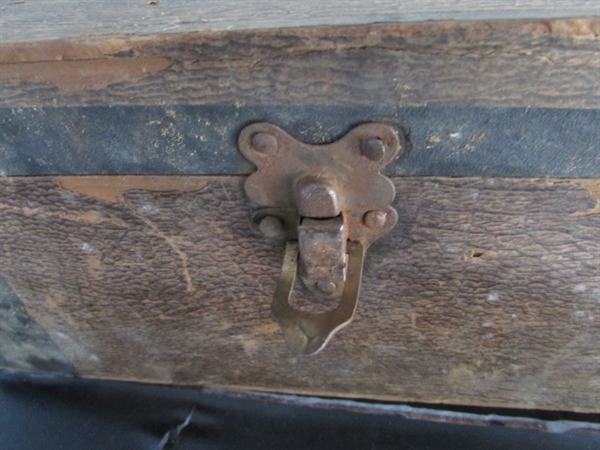 ANTIQUE LADIES/GIRLS SHOES WITH FORMS AND WOODEN BOX