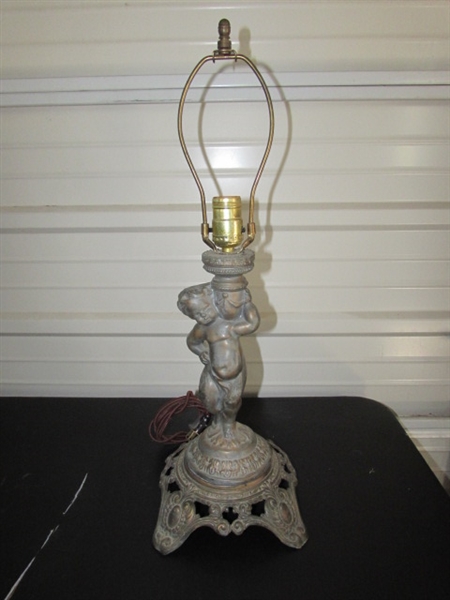 2 VINTAGE LAMPS