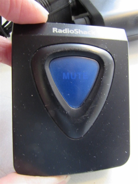 RADIO SHACK FM WIRELESS RECEIVER W/MICROPHONE