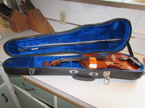 22 HICKORY VIOLIN WITH CASE