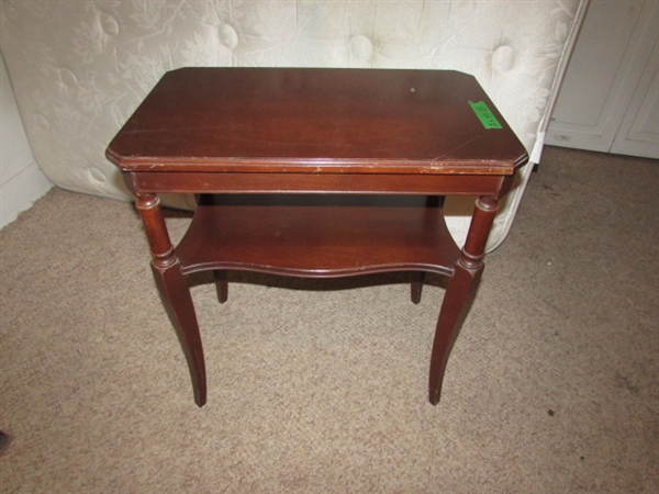 SMALL VINTAGE SOLID WOOD ACCENT TABLE