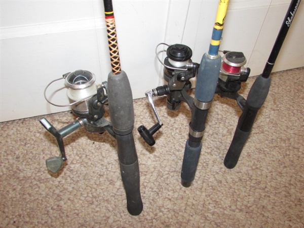 2 SHAKESPEARE FISHING RODS & EAGLE CLAW ROD W/REELS