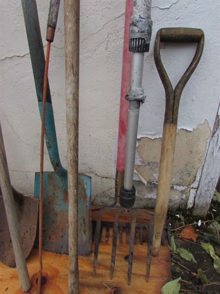 YARD & GARDEN TOOLS