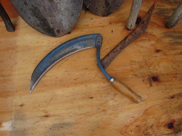 YARD & GARDEN TOOLS