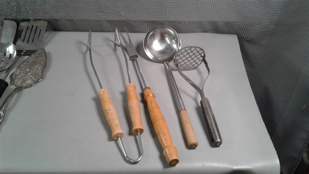 Utensils, Flatware, & Kitchen Knives