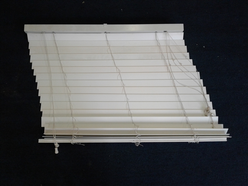 4 Levolor Blinds 