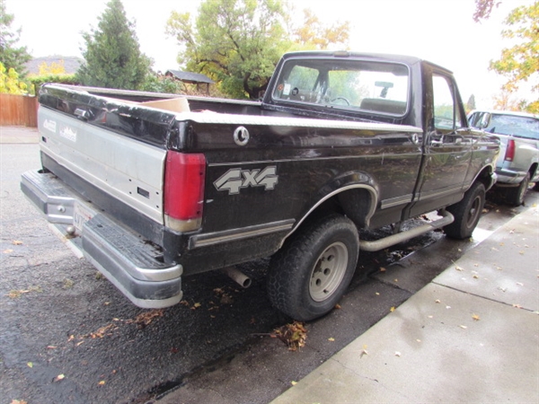 1991 FORD - RUNS AND IS LICENSED THROUGH 10-31-2021