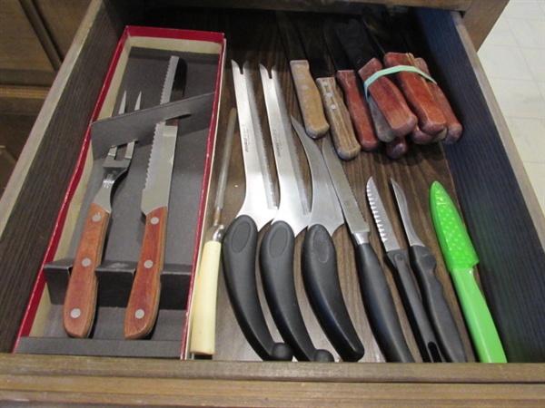 COLLECTION OF STEAK KNIVES AND MORE