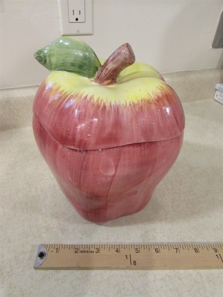 CERAMIC APPLE COOKIE JAR AND SALT AND PEPPER SHAKERS