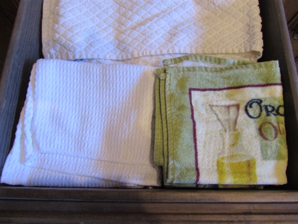 KITCHEN TOWELS, OVEN MITTS, NAPKIN SETS AND PLACEMATS
