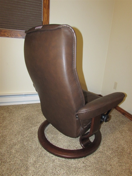 EKORNES STRESSLESS LEATHER RECLINER CHAIR AND FOOTSTOOL