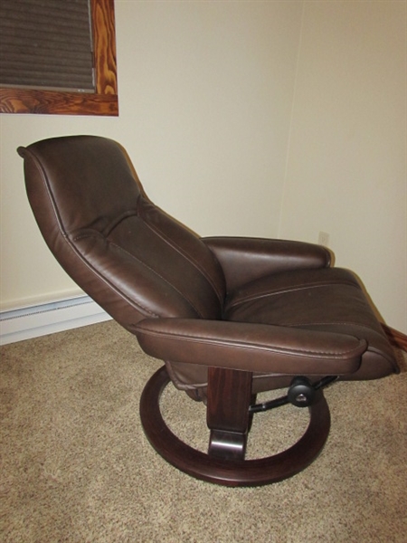 EKORNES STRESSLESS LEATHER RECLINER CHAIR AND FOOTSTOOL