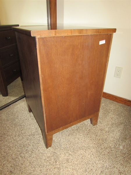 SOLID WOOD THREE DRAWER NIGHTSTAND/CHEST (MATCHES LOT 90)