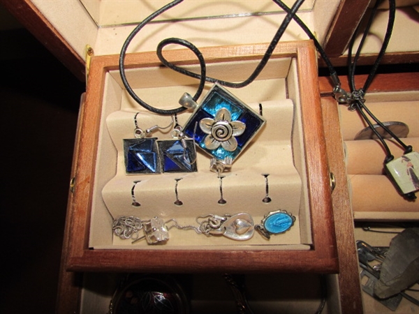 MEDIUM SIZED WOOD JEWELRY BOX WITH INTERESTING PIECES AND COSTUME JEWELRY