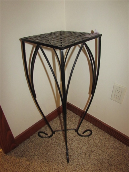 WOVEN WROUGHT IRON PLANT STAND LIVE PLANT IN PLANTER