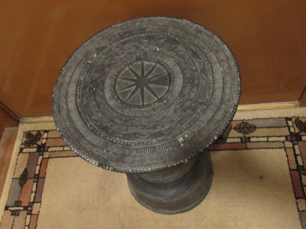 SMALL ROUND METAL TABLE PAINTED BLACK WITH INTRICATE DESIGN AND SUNDIAL-LIKE TABLE TOP