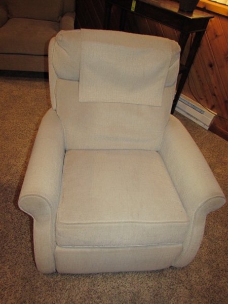 COMFORT DESIGN FULL RECLINER IN GOOD WORKING CONDITION