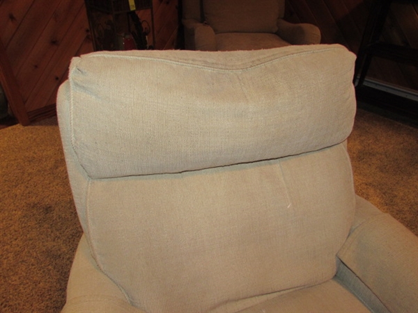 COMFORT DESIGN FULL RECLINER IN GOOD WORKING CONDITION