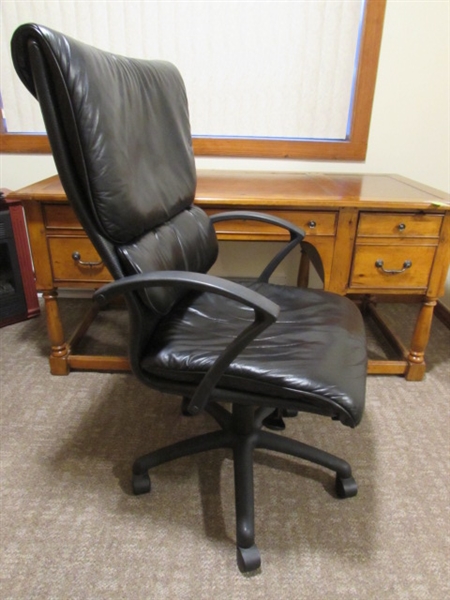 LAZY BOY BLACK LEATHER SWIVEL, ROLLING, ADJUSTABLE EXECUTIVE CHAIR