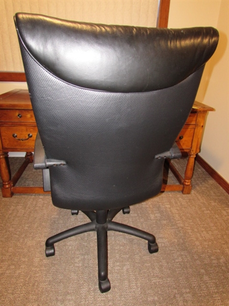 LAZY BOY BLACK LEATHER SWIVEL, ROLLING, ADJUSTABLE EXECUTIVE CHAIR