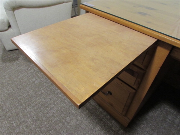 SOLID WOOD L SHAPED CORNER OFFICE DESK