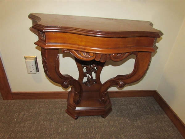 BEAUTIFULLY CARVED STAINED WOOD FINISH CONSOLE/HALL TABLE