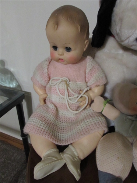 BOX OF VINTAGE/ANTIQUE DOLLS AND STUFFED ANIMALS