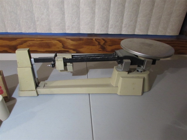 OHAUS TRIPLE BEAM BALANCE SCALE & 3 WEIGHTS