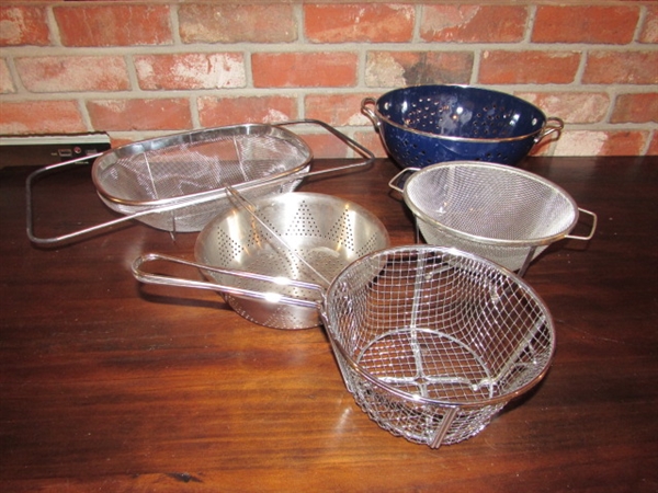 COLANDERS & STRAINERS