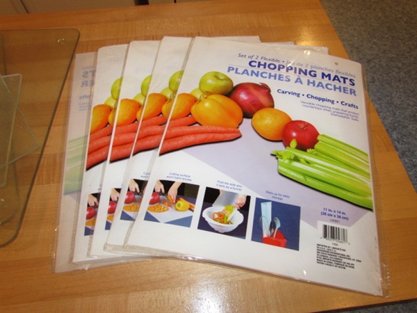 LARGE WOODEN CHOPPING BLOCK & CUTTING MATS