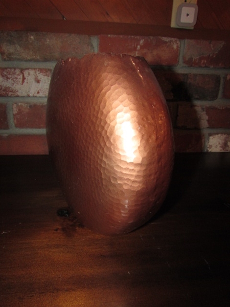 HAMMERED COPPER DISC-SHAPED ROUGH-EDGED VASE, METAL & GLASS CANDLE HOLDER