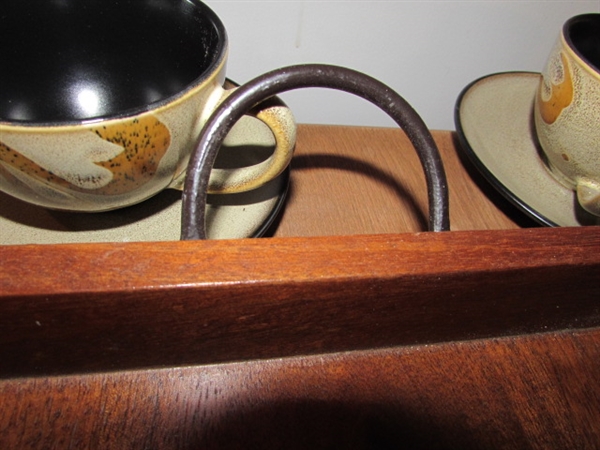 VINTAGE SOLID WOOD DROP LEAF SIDE TABLE & TEA SEAT WITH TRAY