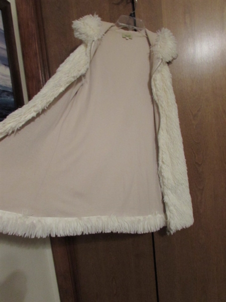 LENGTHY FASHIONABLE FURRY VEST WITH HOOD AND POCKETS