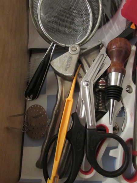 CONTENTS OF UTENSIL DRAWER
